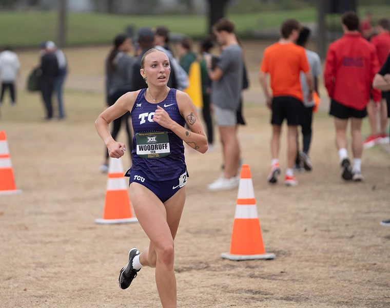 Peyten Woodruff runs along the race course