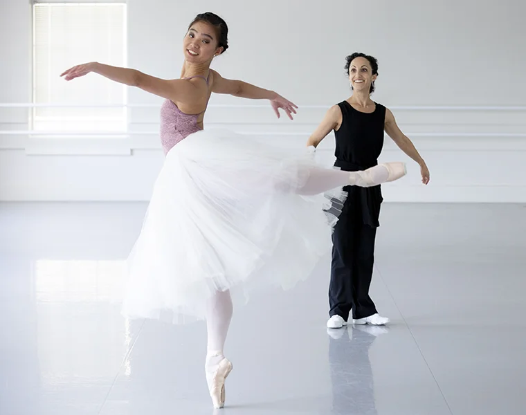 Jessica Zeller instructs a young ballet dancer
